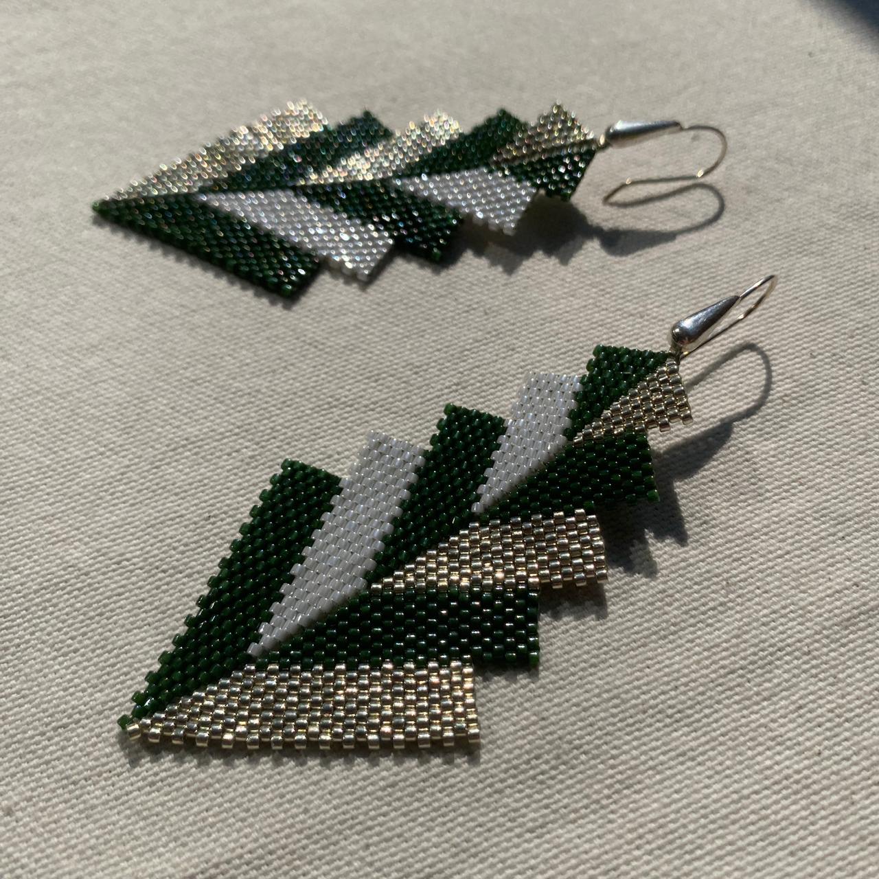 Aretes Capella Verde Olivo y Blanco - Asimétrico