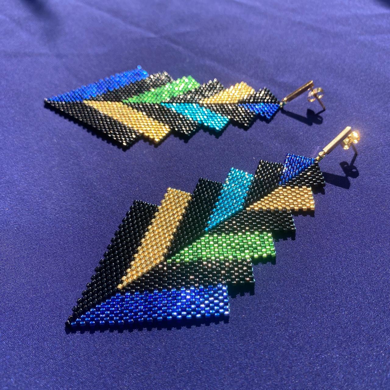 Aretes Prabhas Pavo Real - Asimétrico