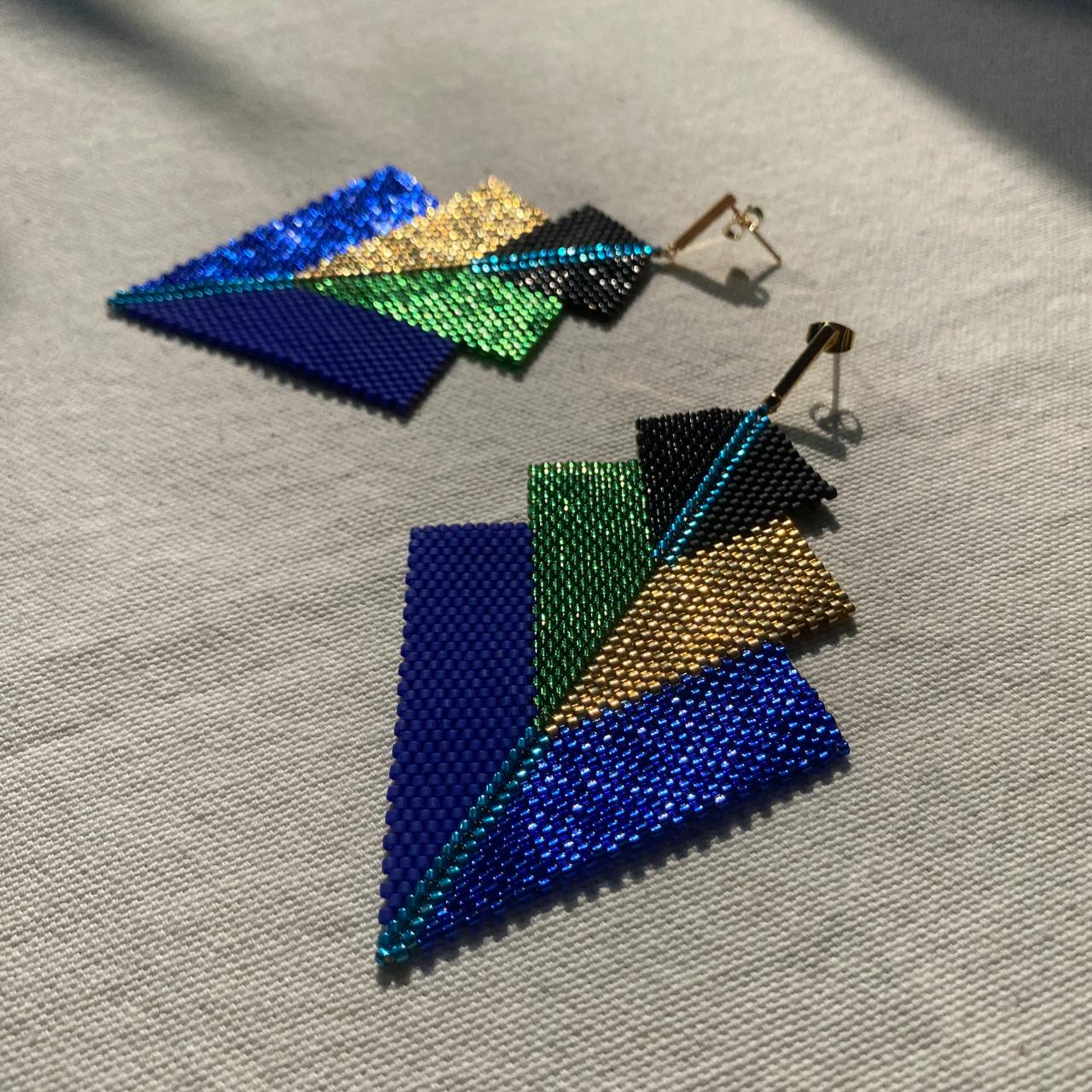 Aretes Cygni Pavo Real