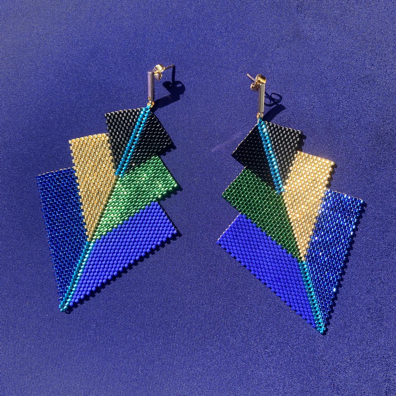 Aretes Cygni Pavo Real