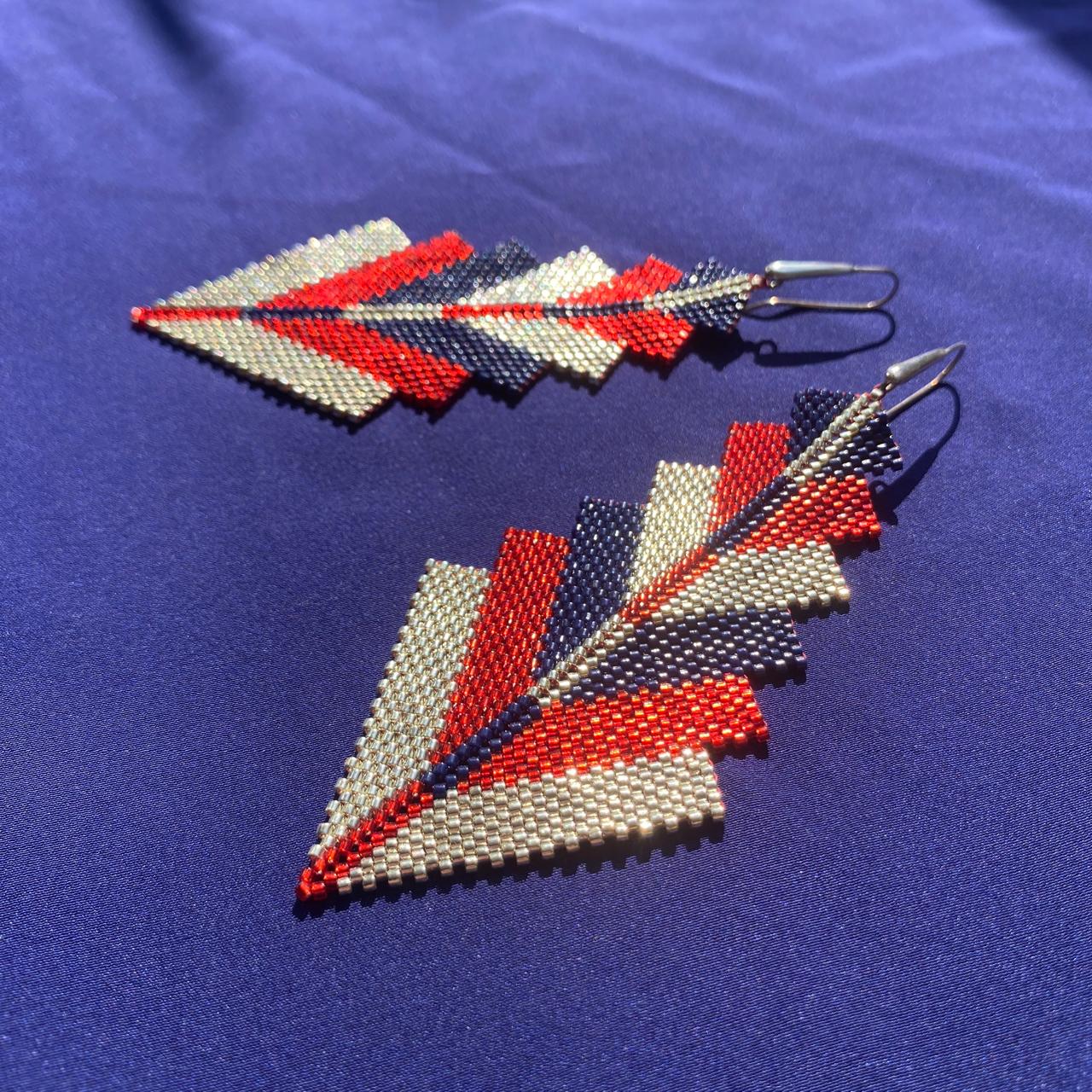 Aretes Prabhas Rojo y Azul Marino