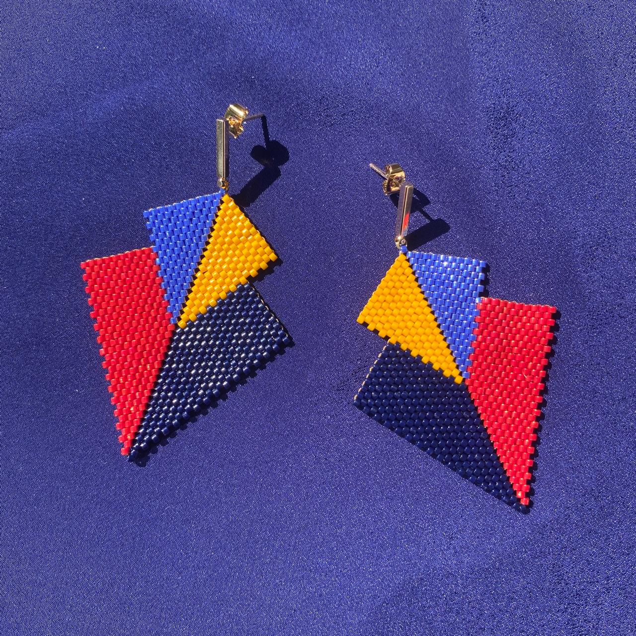 Aretes Atik Azul Marino y Rojo - Asimétrico