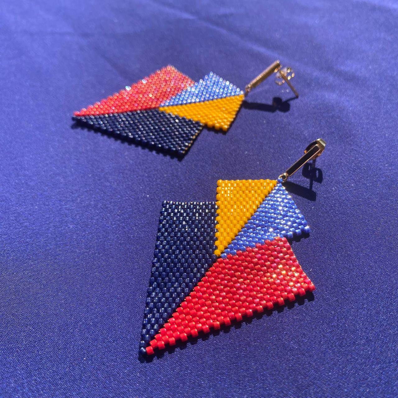 Aretes Atik Azul Marino y Rojo - Asimétrico