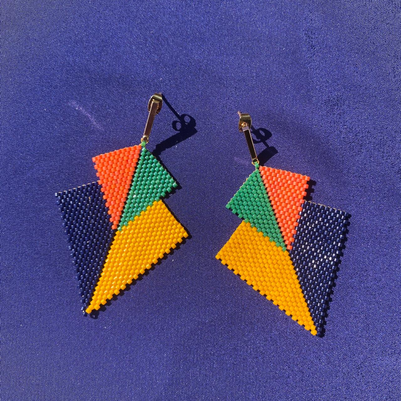 Aretes Atik Amarillo y Azul Marino - Asimétrico