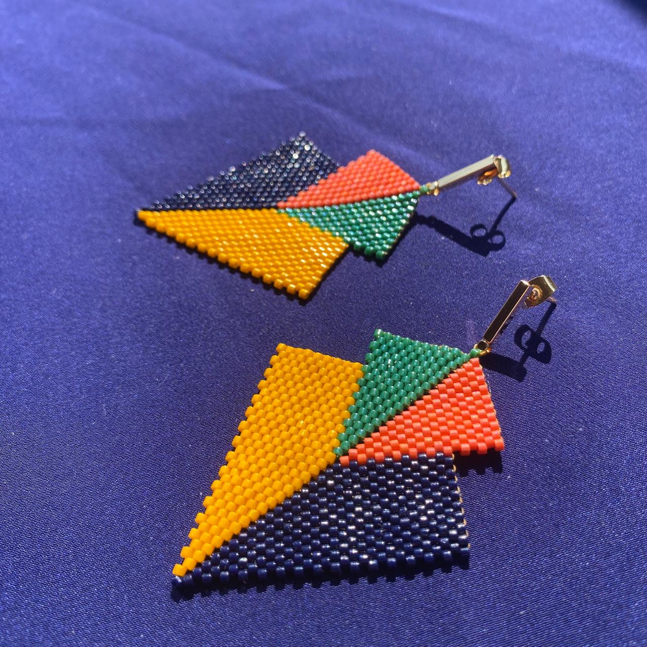 Aretes Atik Amarillo y Azul Marino - Asimétrico