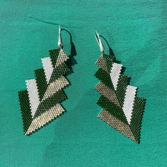 Aretes Capella Verde Olivo y Blanco - Asimétrico