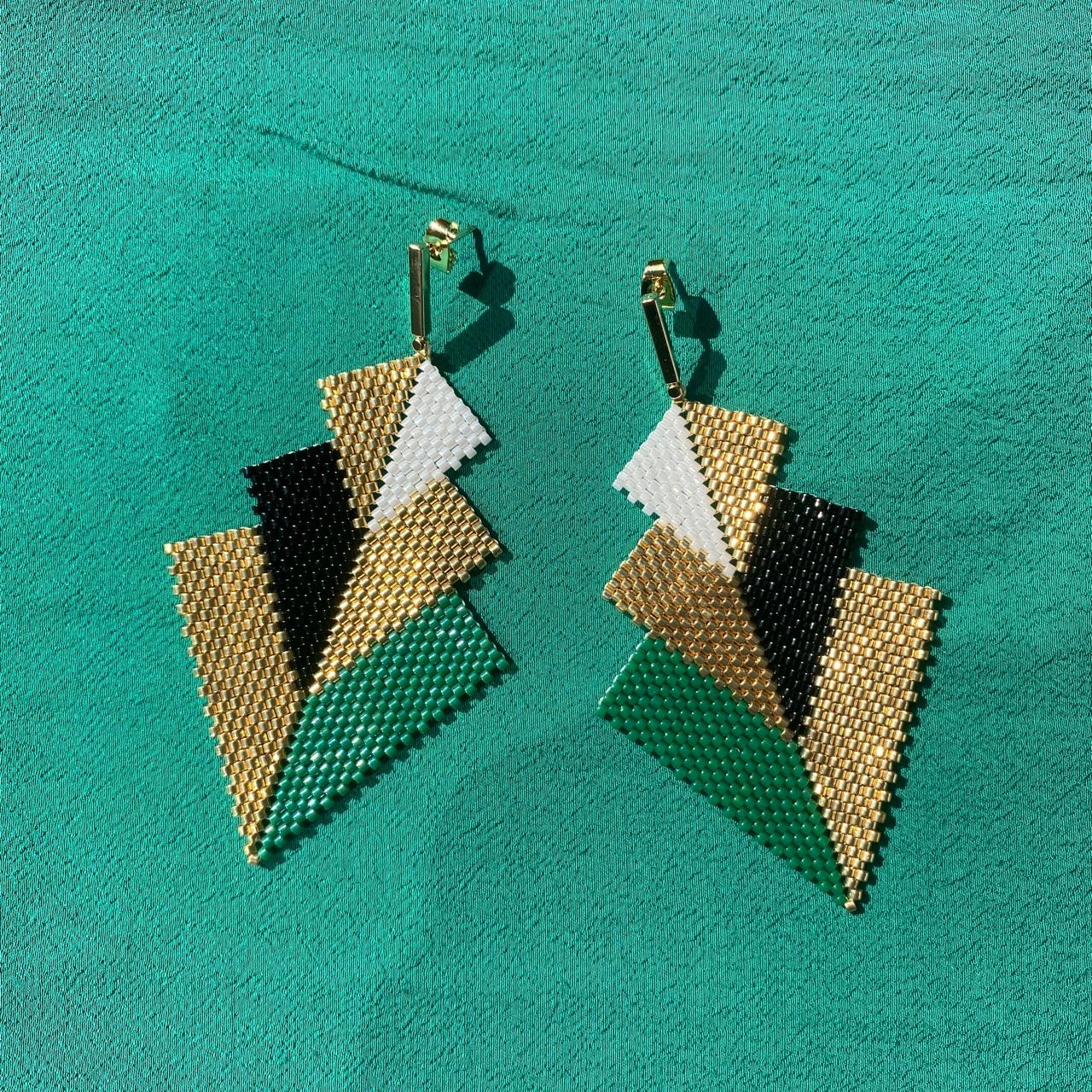 Aretes Danika Dorado y Verde Esmeralda - Asimétrico