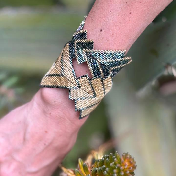 Brazalete Vega Dorado y Verde