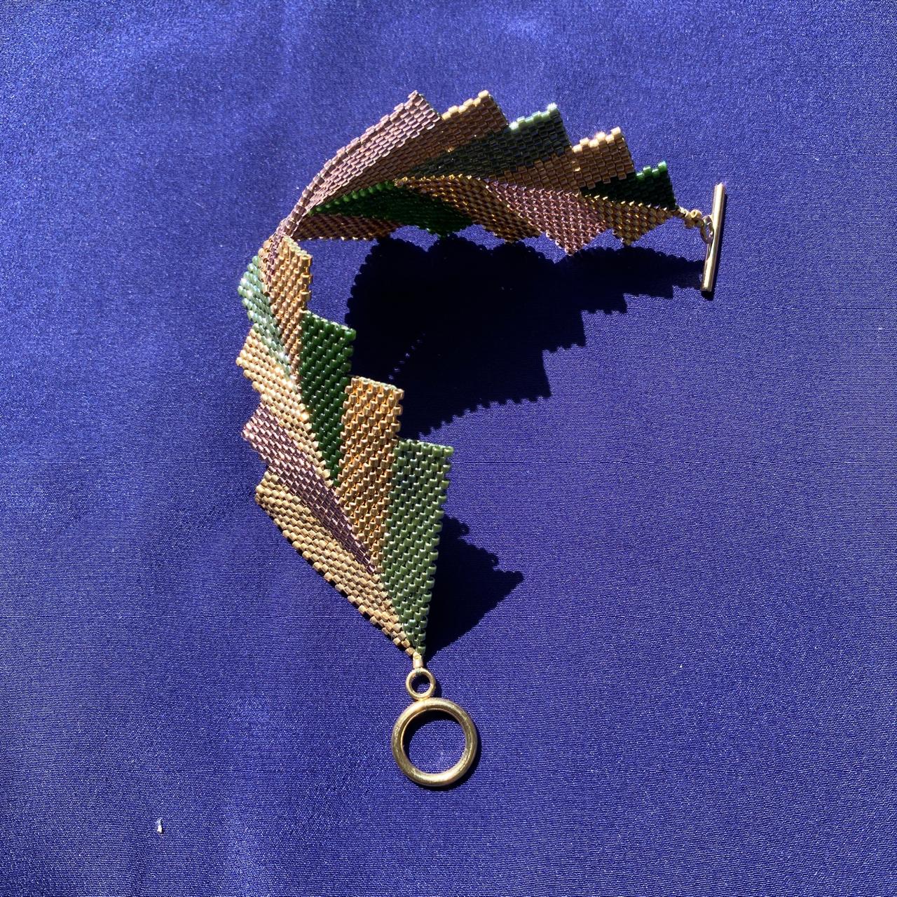 Brazalete Capella Verde Claro, Cobre y Dorado - Asimétrico