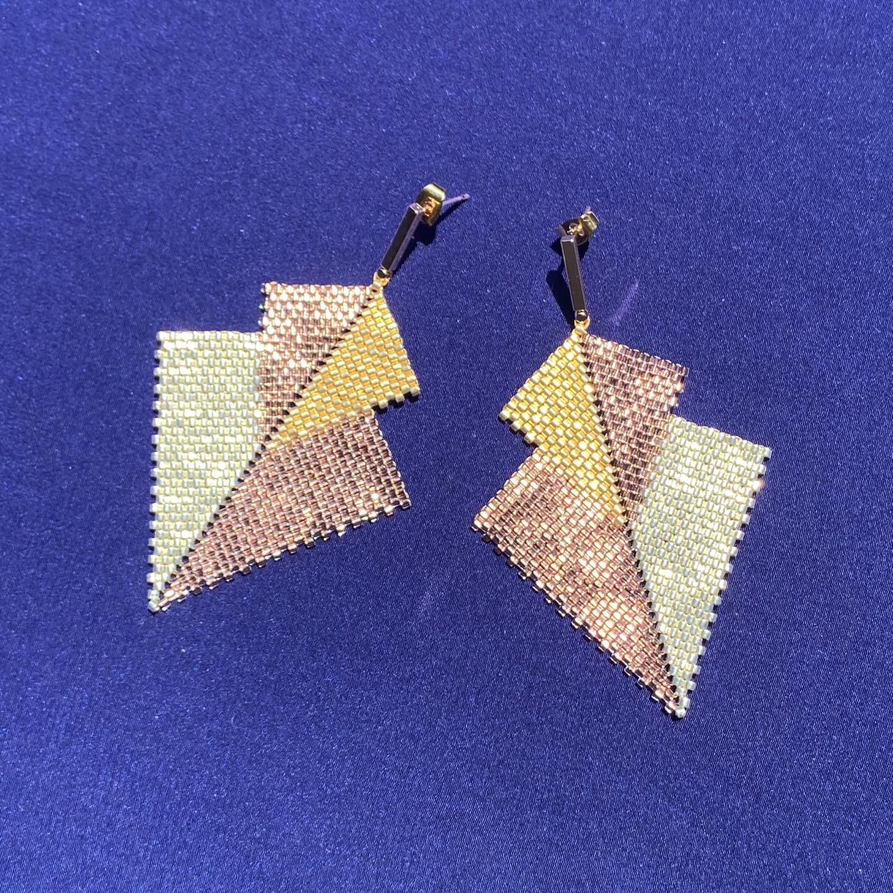 Aretes Atik Tres Oros - Asimétrico