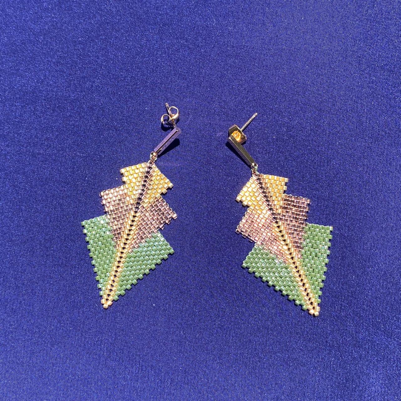 Aretes Mini Rigel Verde Claro, Cobre y Dorado