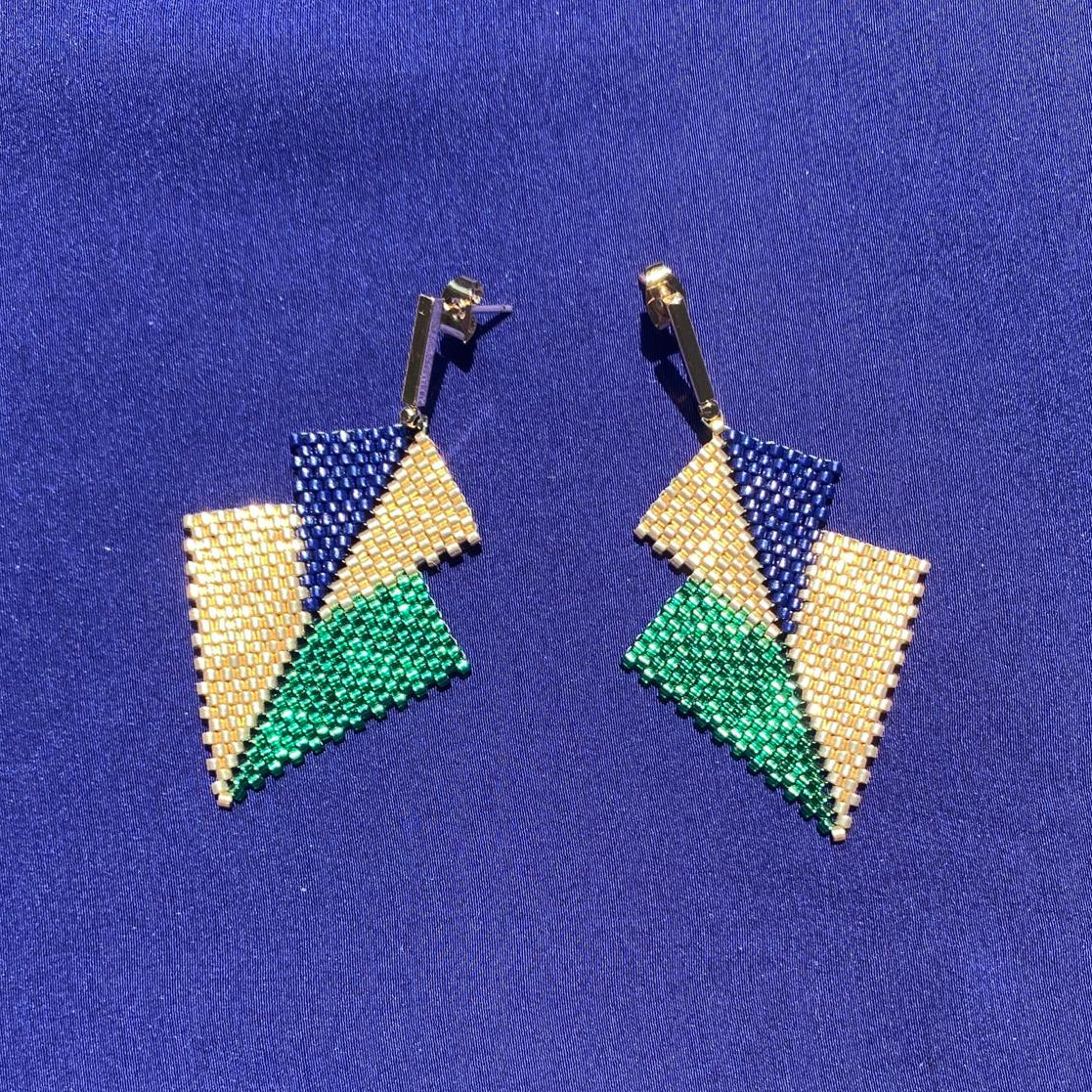 Aretes Mini Atik Verde Limón y Azul Marino - Asimétrico