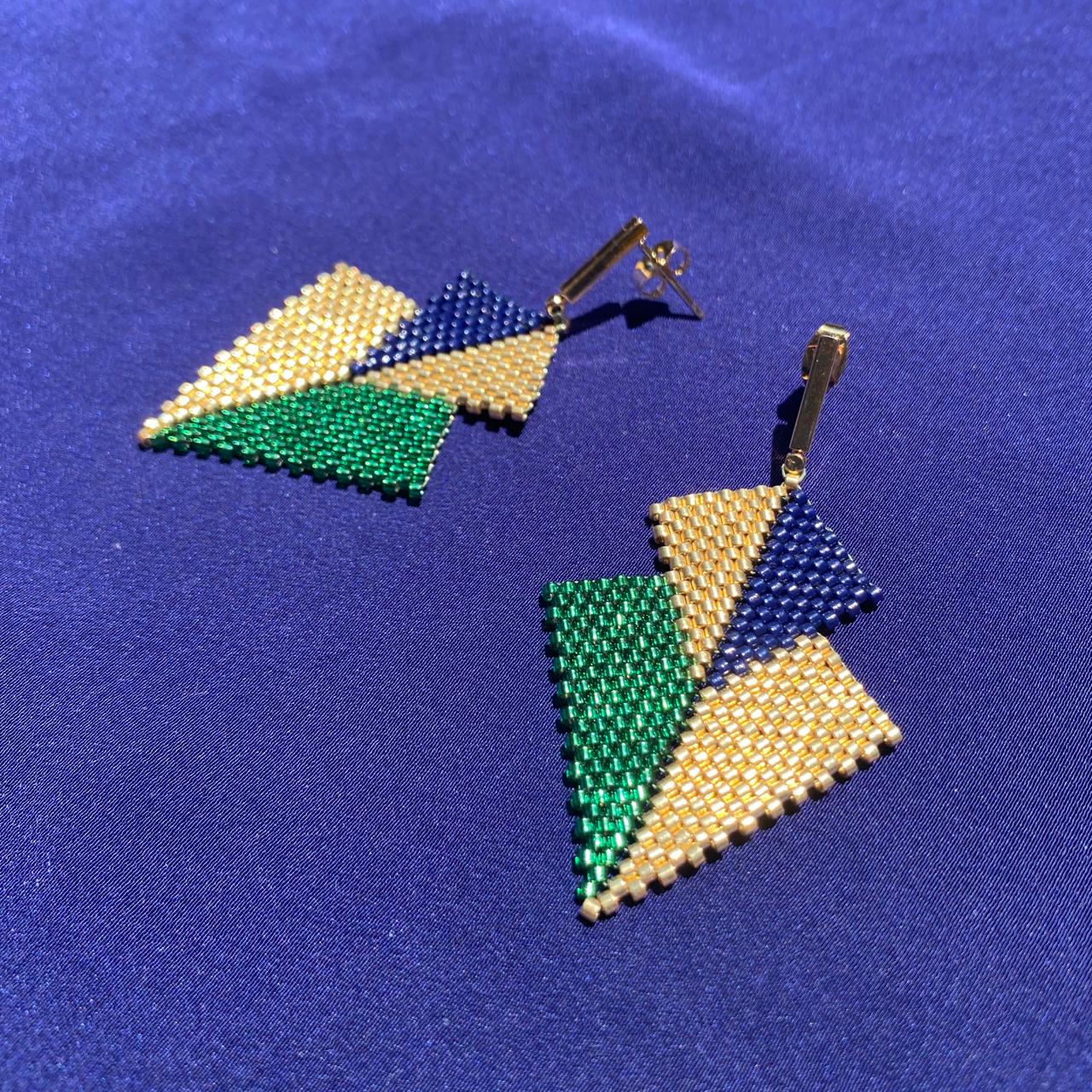 Aretes Mini Atik Verde Limón y Azul Marino - Asimétrico