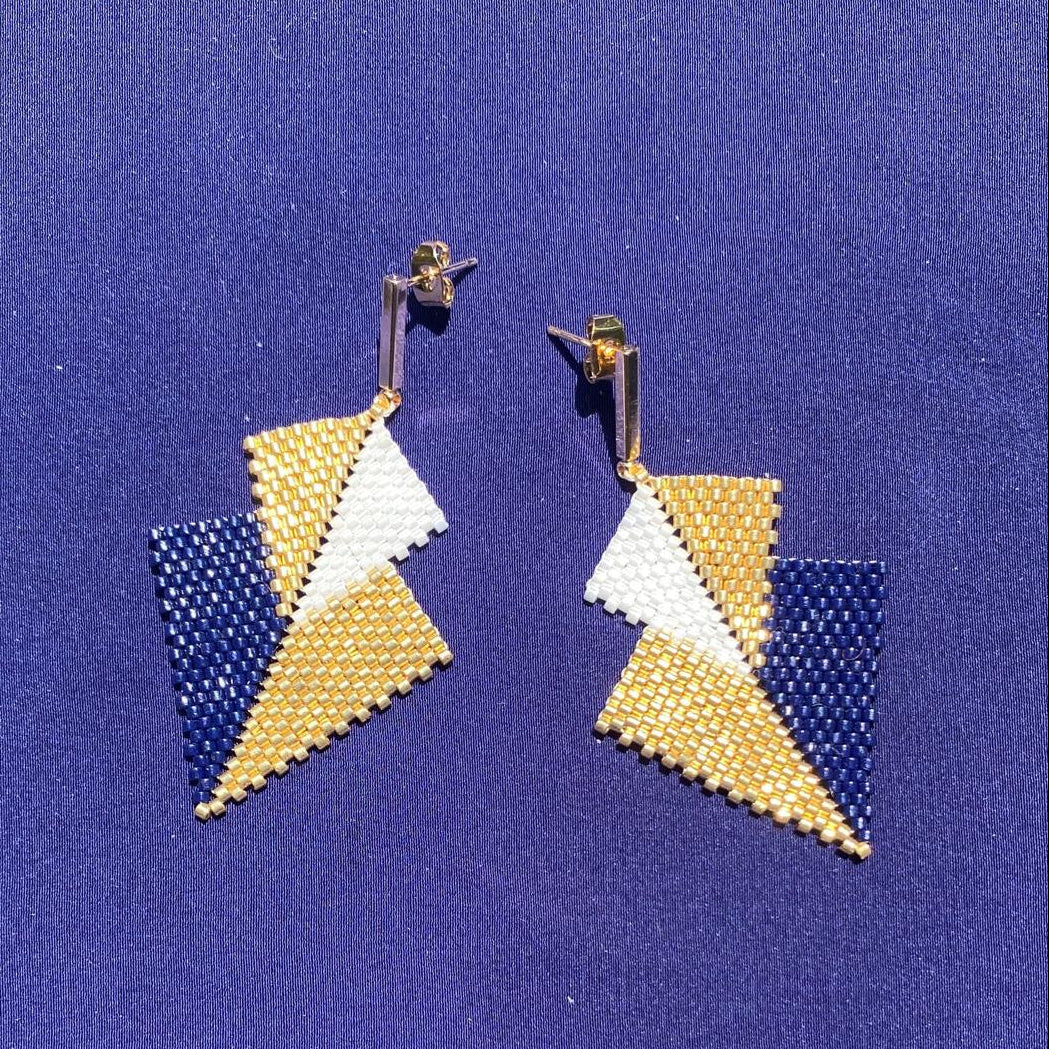 Aretes Mini Atik Azul Marino y Blanco - Asimétrico