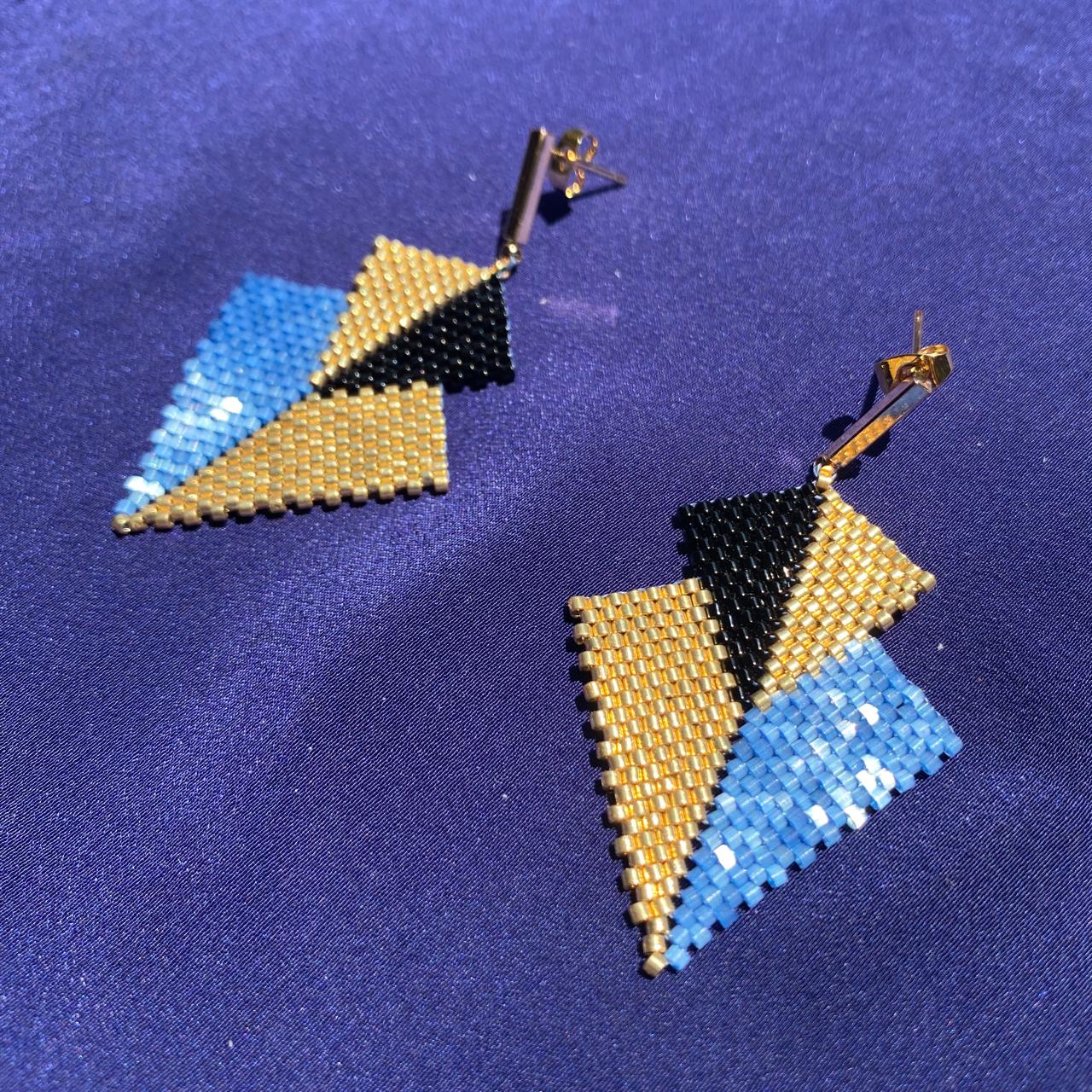 Aretes Mini Atik Azul Escamas y Negro - Asimétrico
