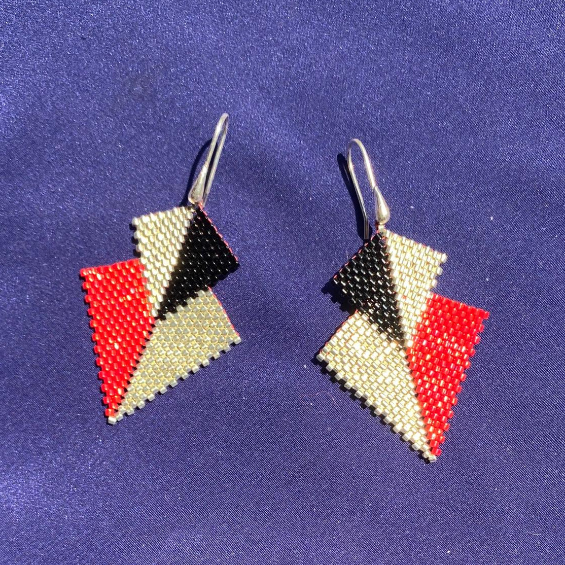Aretes Mini Atik Rojo y Negro - Asimétrico