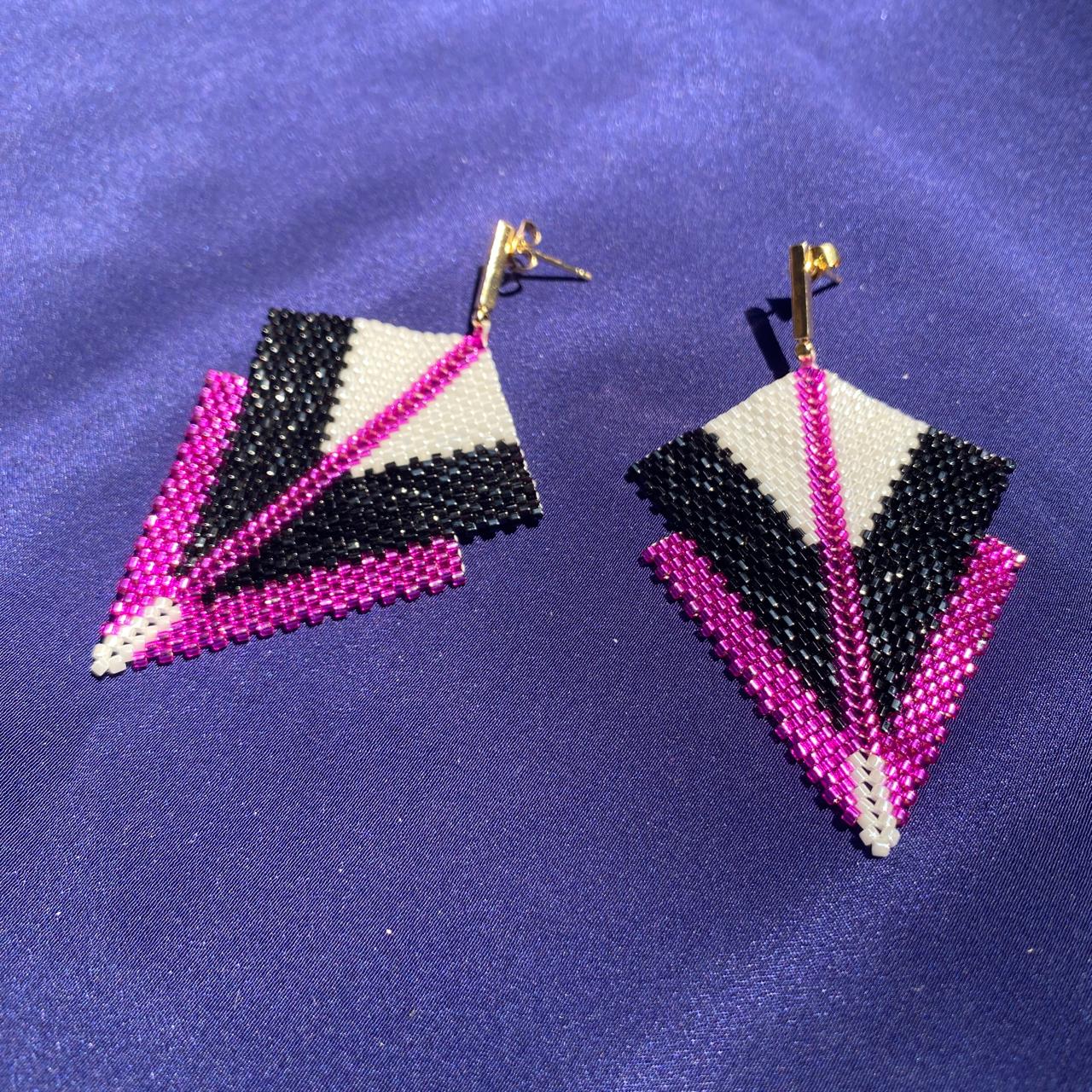Aretes Canopo Fushia, Negro y Blanco