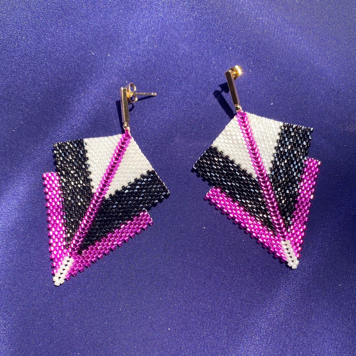 Aretes Canopo Fushia, Negro y Blanco