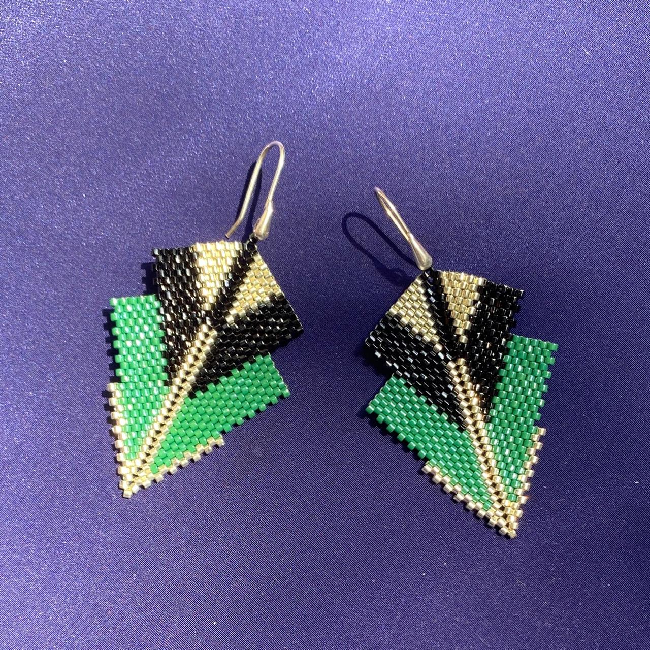 Aretes Centauri Verde Esmeralda y Negro
