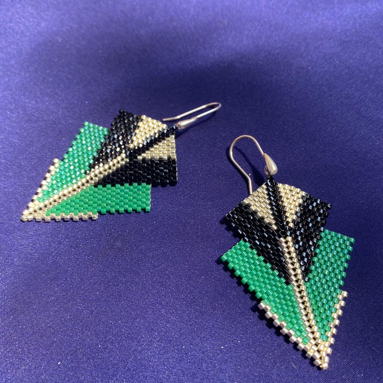 Aretes Centauri Verde Esmeralda y Negro