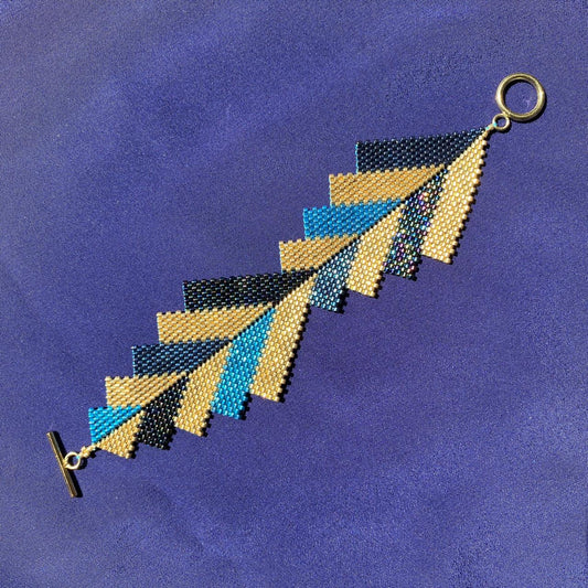 Brazalete Capella Azules Eléctricos y Dorado - Asimétrico