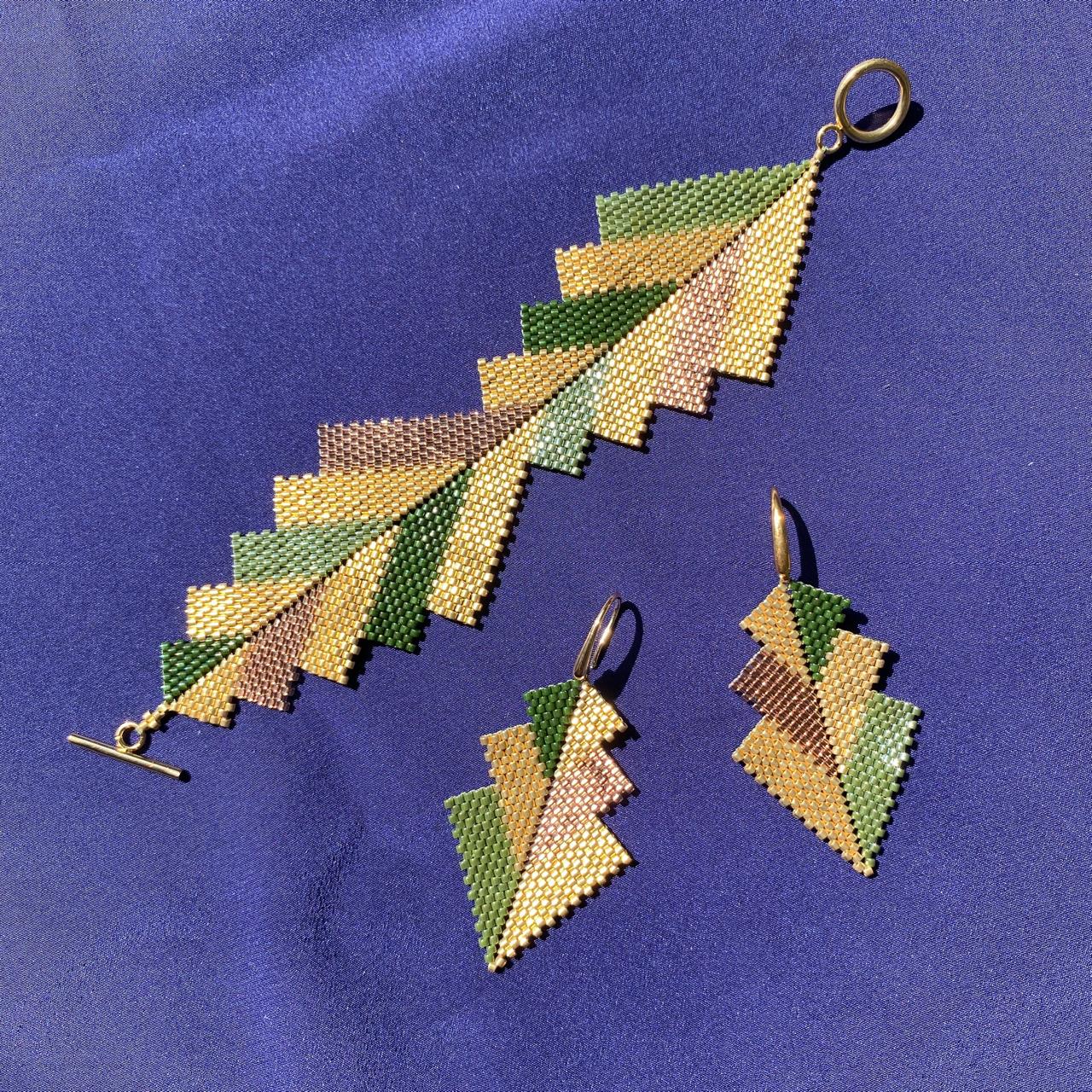 Conjunto Aretes Mini Rigel y Brazalete Capella Verde, Cobre y Dorado