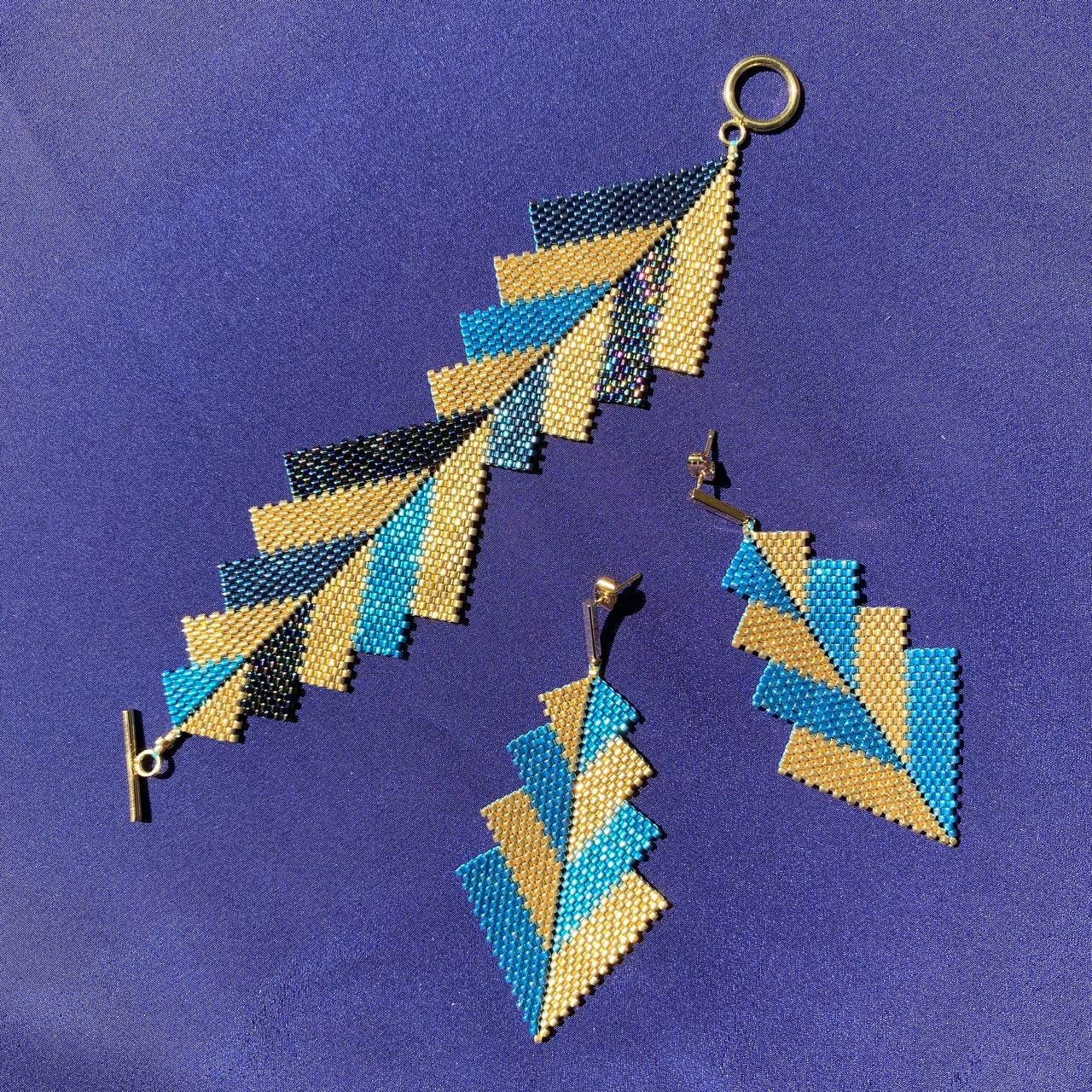 Conjunto Aretes Rigel y Brazalete Capella Azul Eléctrico y Dorado