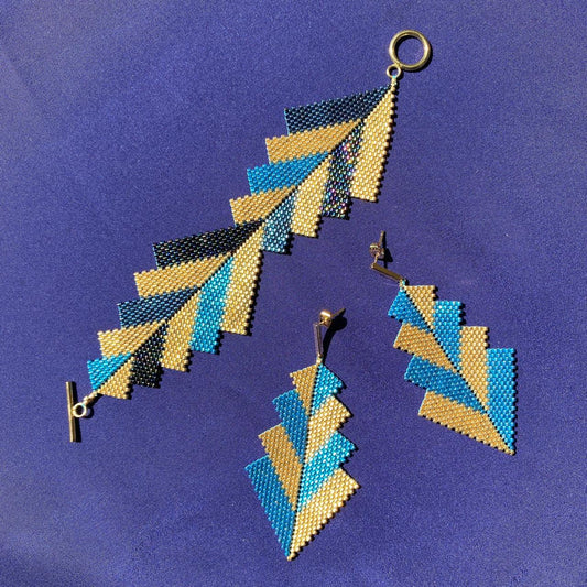 Conjunto Aretes Rigel y Brazalete Capella Azul Eléctrico y Dorado