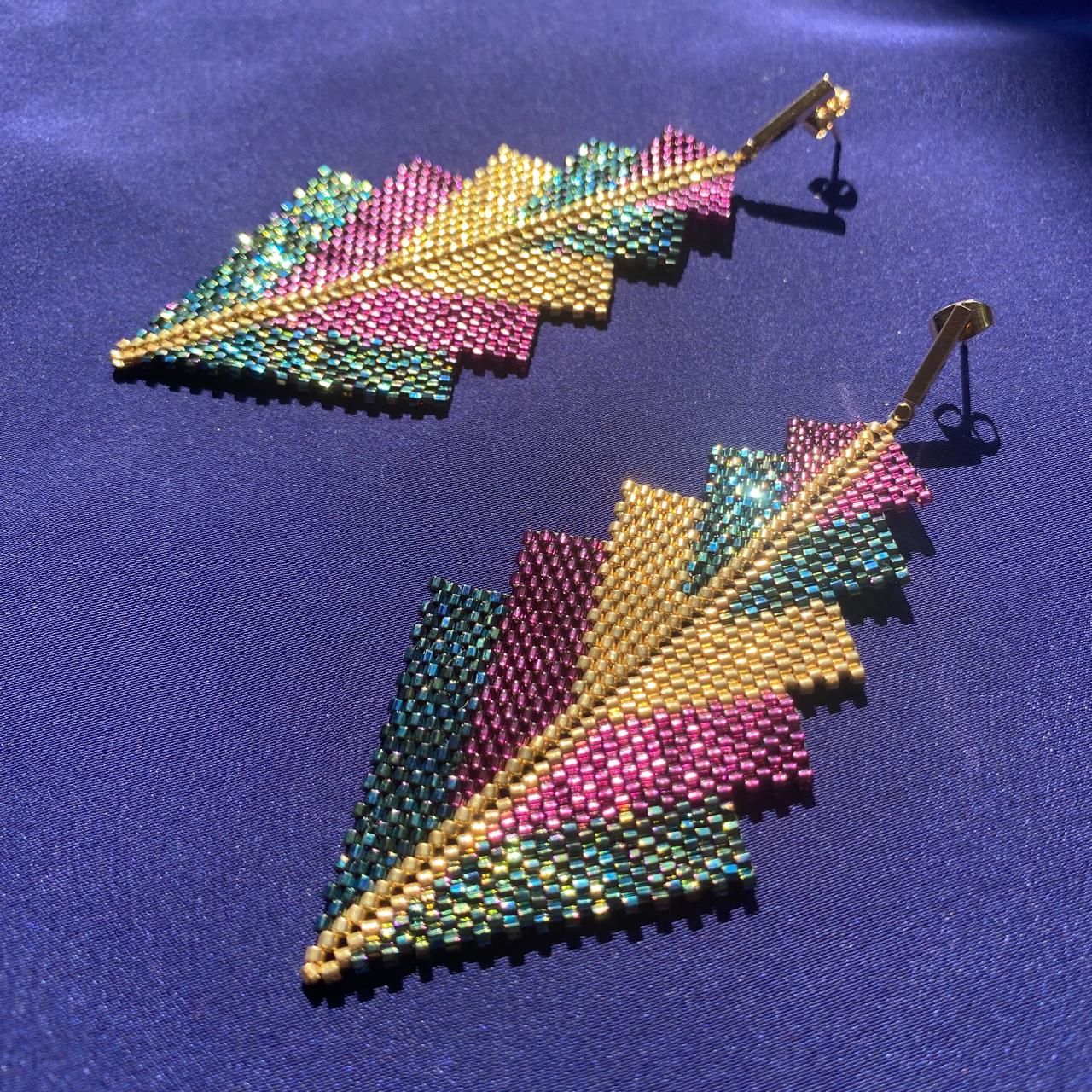 Aretes Capella Verde Facetas, Morado y Dorado