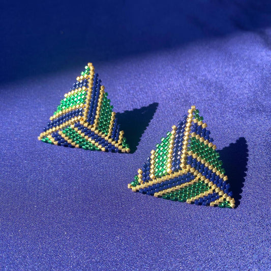 Aretes Triángulos con Líneas Verde Limón, Azul Marino y Dorado
