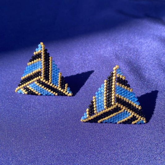Aretes Triángulos con Líneas Azul Escamas, Negro y Dorado