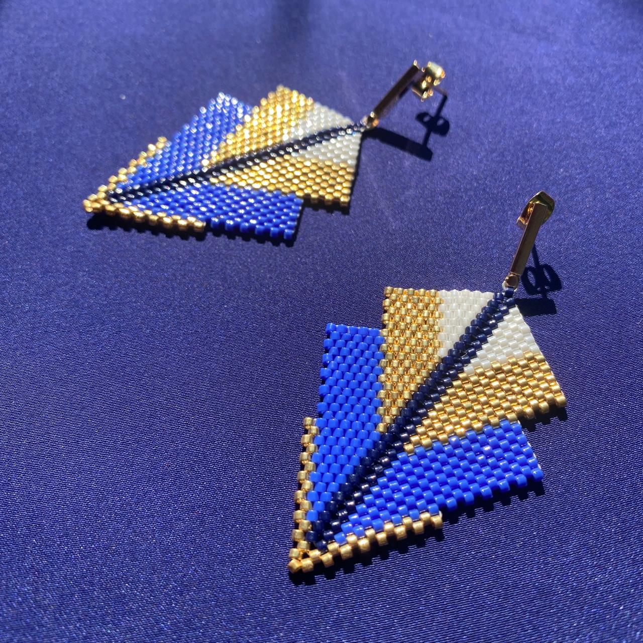 Aretes Centauri Azul Morado, Blanco, Azul Marino, y Dorado