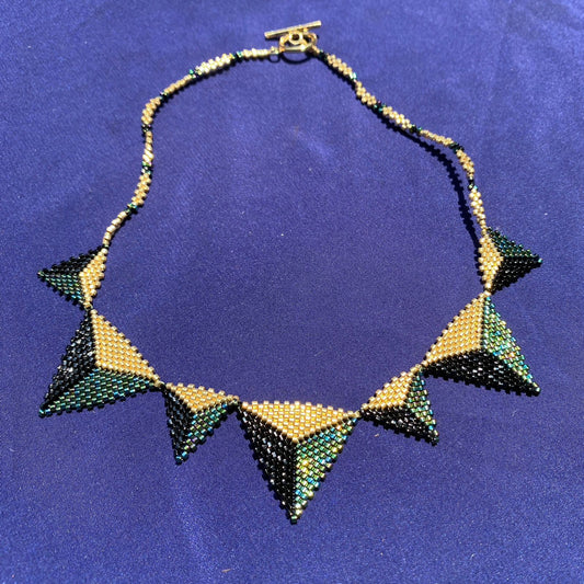 Collar Altaïr Verde Facetas, Negro y Dorado