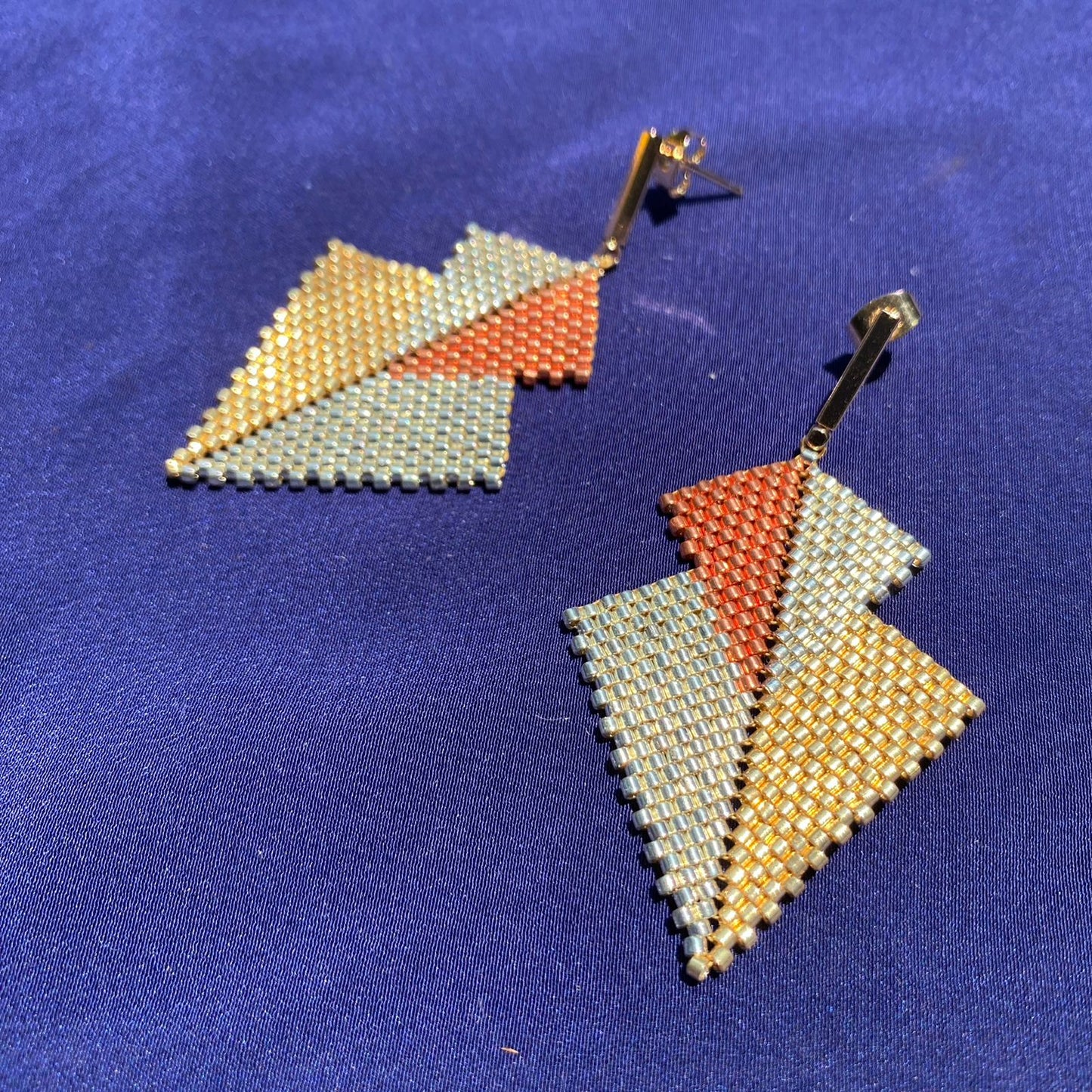 Aretes Mini Atik Tres Oros Cobre - Asimétrico