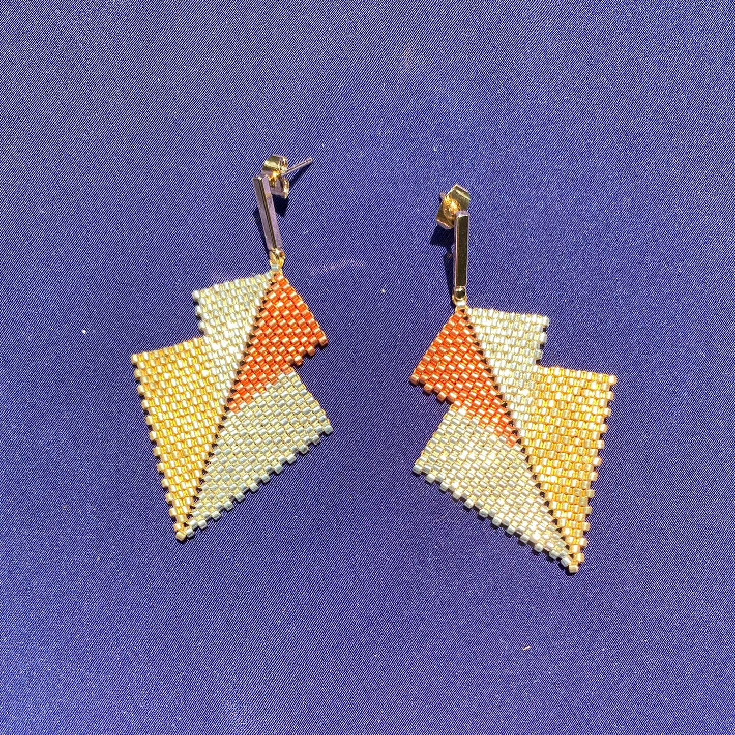 Aretes Mini Atik Tres Oros Cobre - Asimétrico
