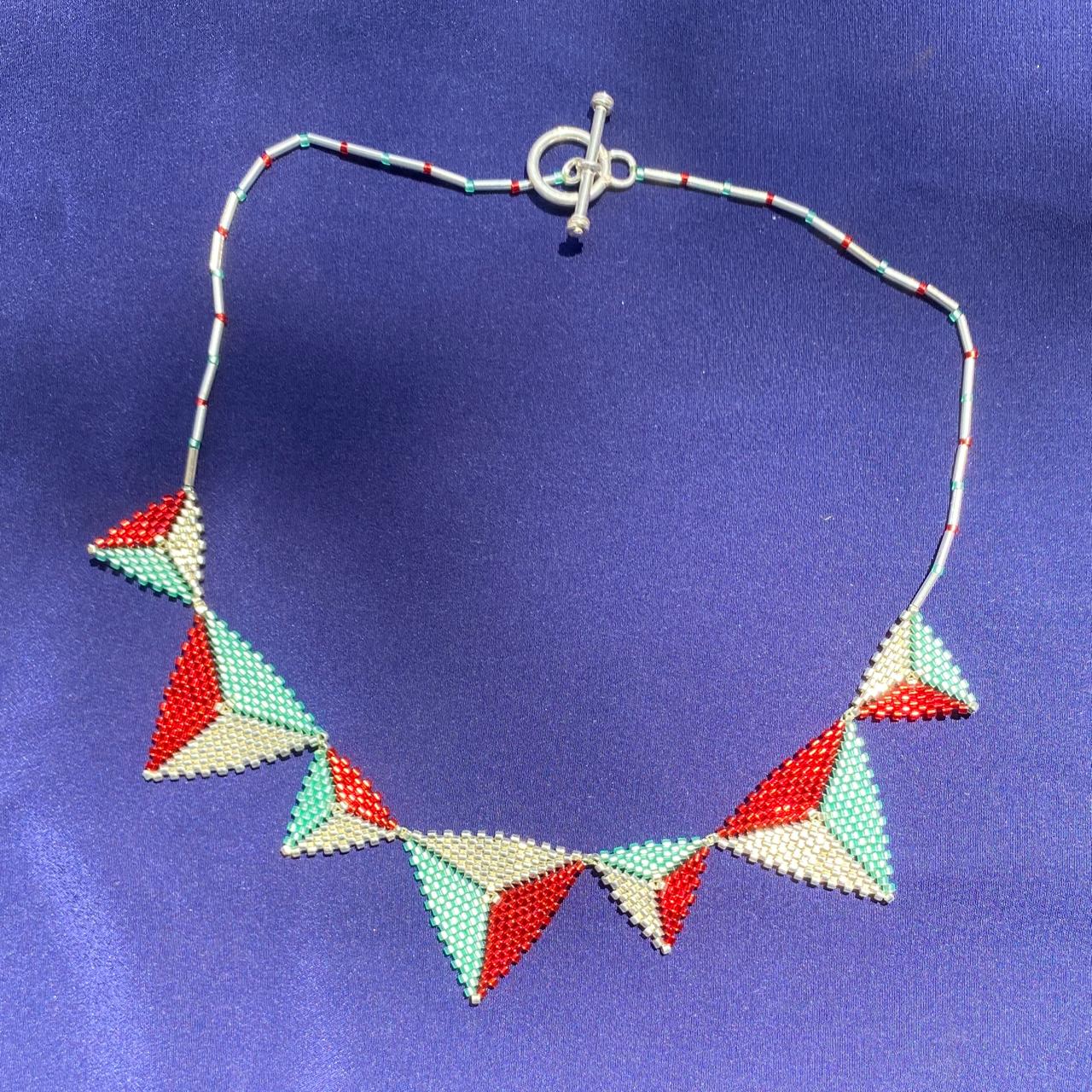 Collar Altaïr Verde Agua, Rojo y Plateado