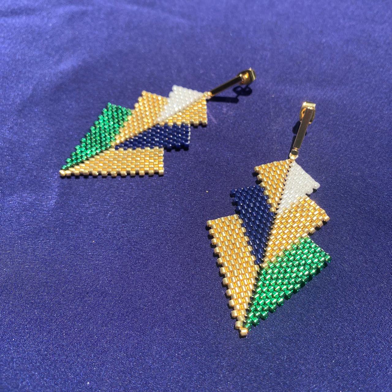 Aretes Mini Rigel Verde Limón, Azul Marino y Dorado - Asimétrico