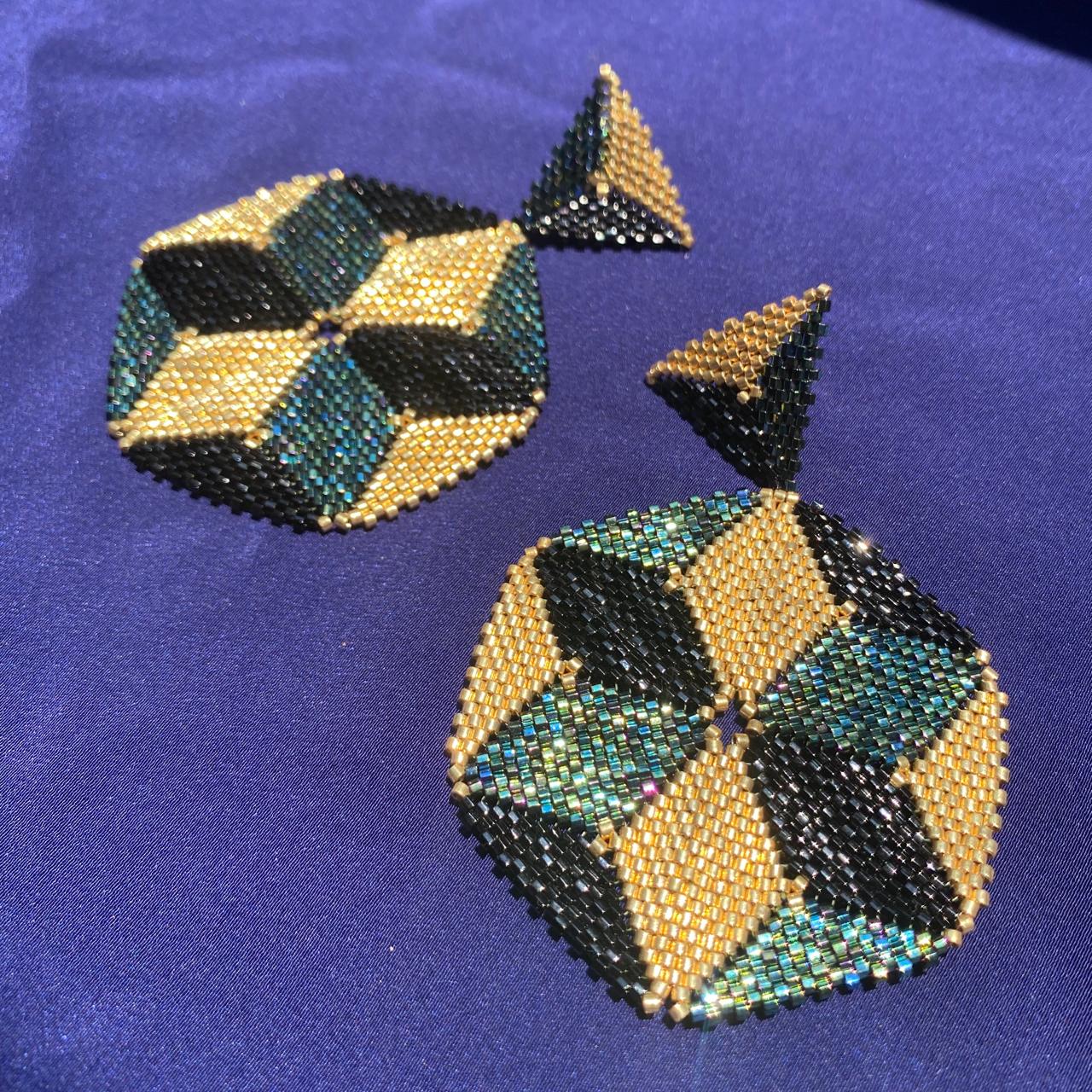 Aretes Altair III Verde Facetas, Negro y Dorado