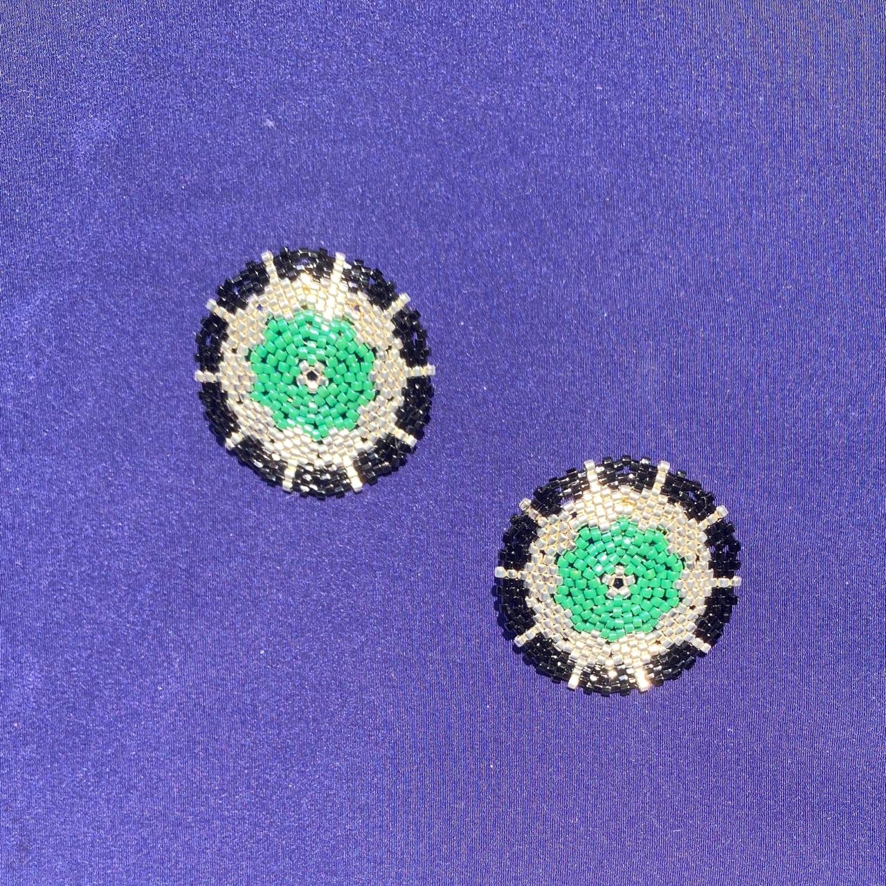 Aretes Juno Negro, Verde Esmeralda y Plateado