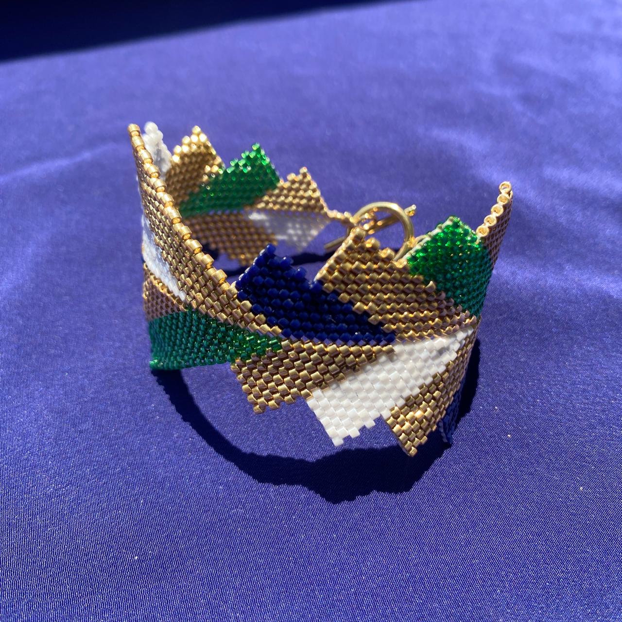 Brazalete Capella Verde Limón, Azul Marino y Dorado - Asimétrico