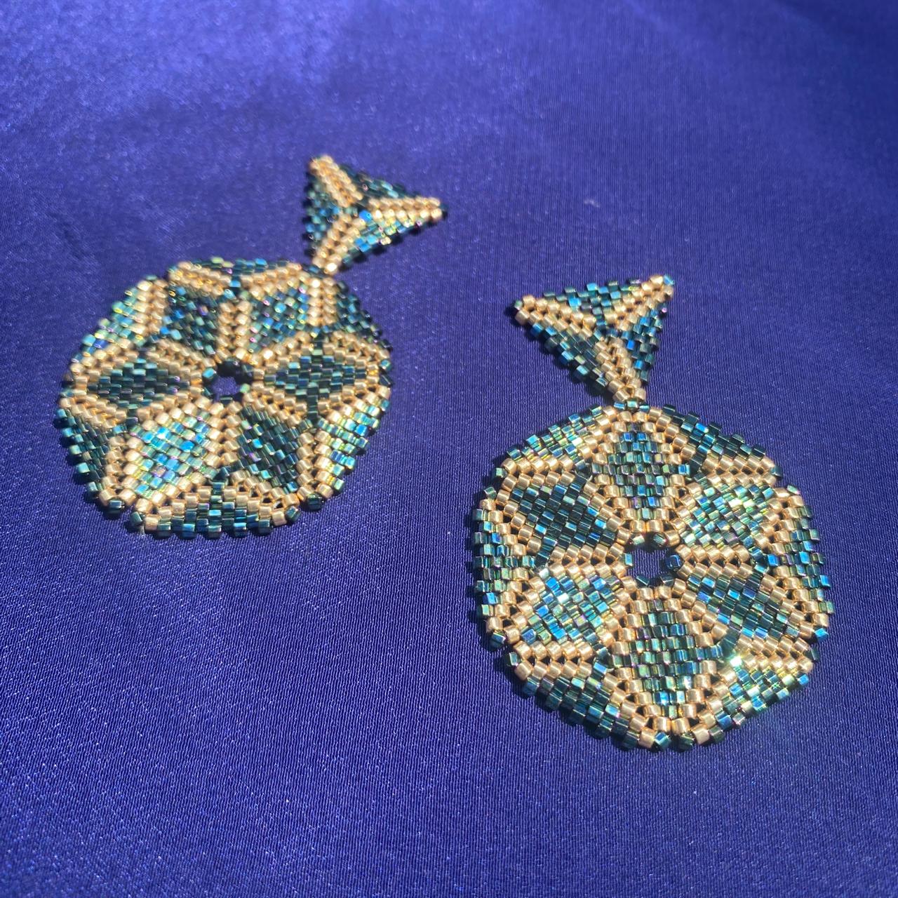 Aretes Altair I Verde Facetas y Dorado