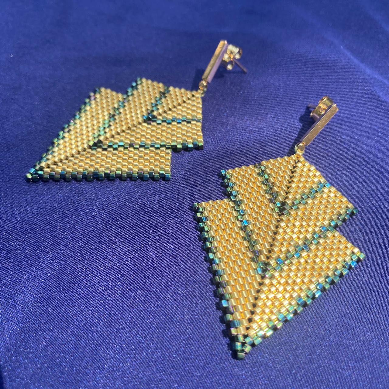 Aretes Centauri Dorado y Verde Facetas