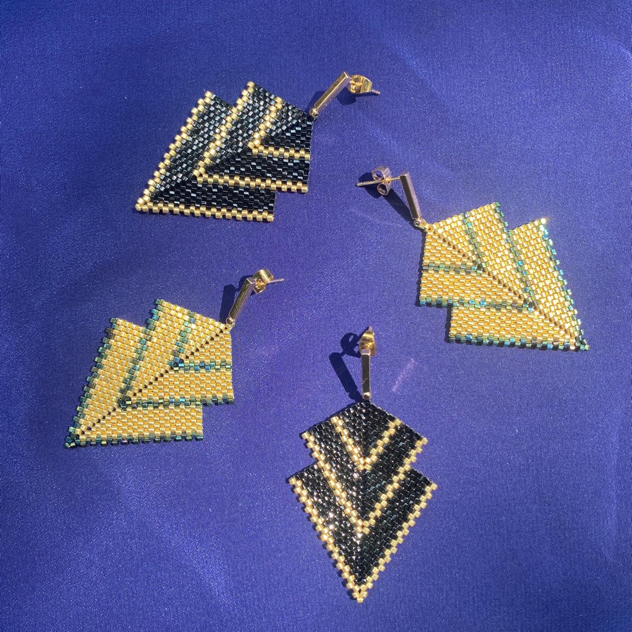 Aretes Centauri Negro y Dorado