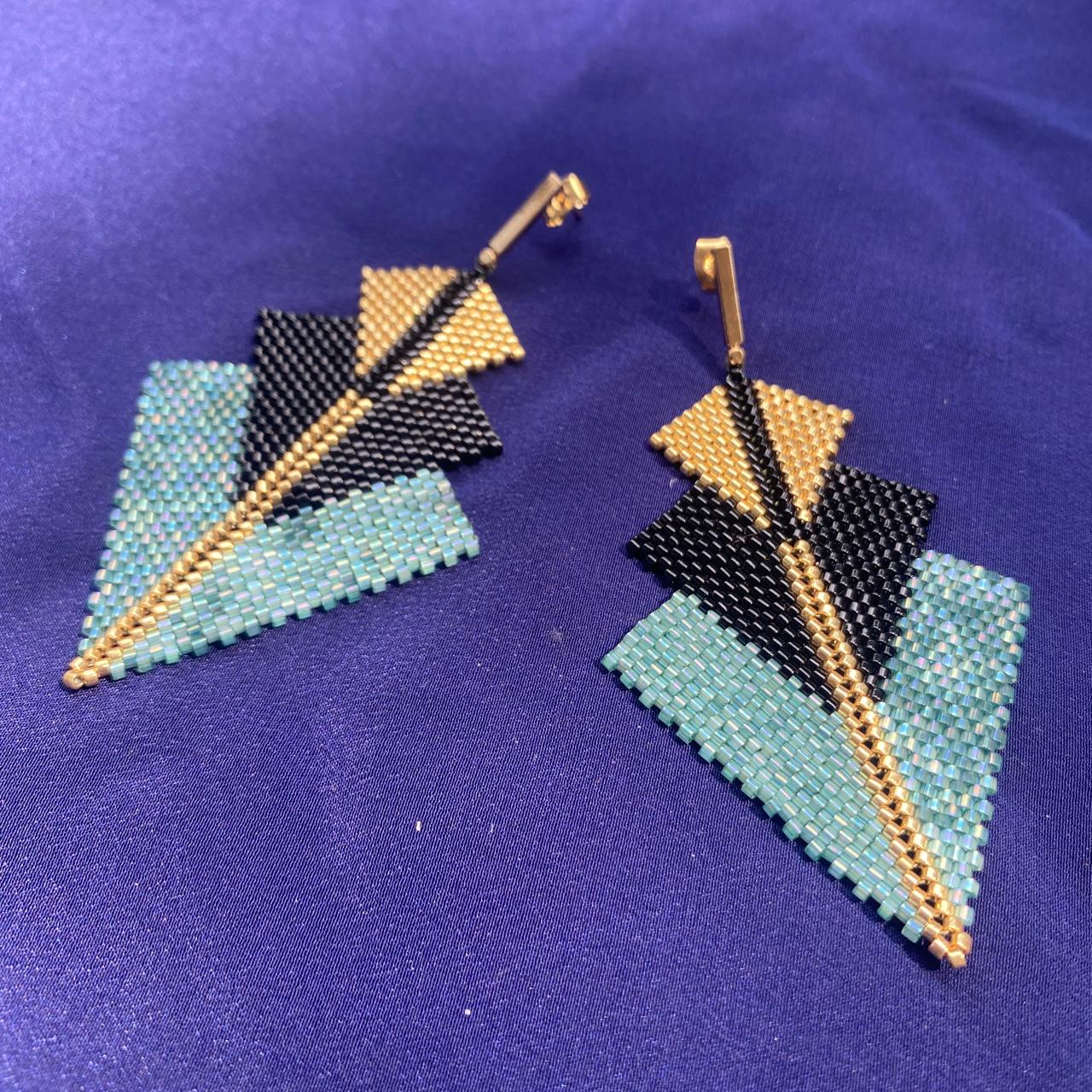 Aretes Danika Verde Escamas y Negro