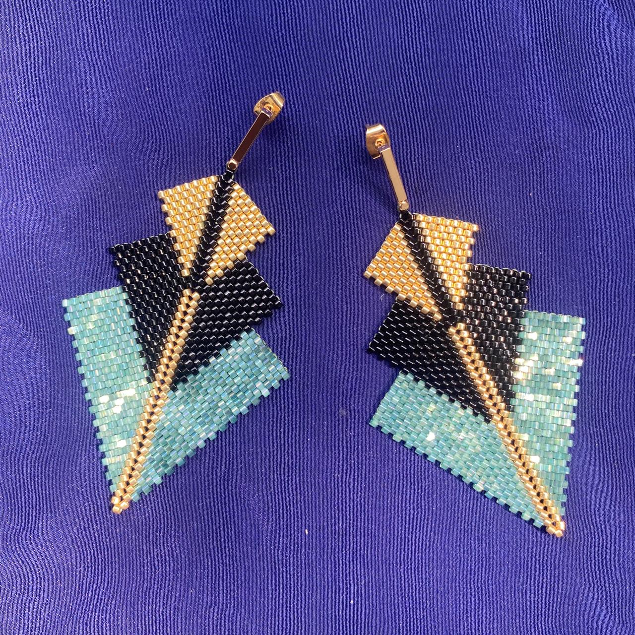 Aretes Danika Verde Escamas y Negro