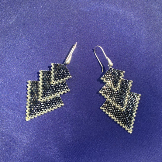 Aretes Mini Rigel en Gris Antracita y Plateado