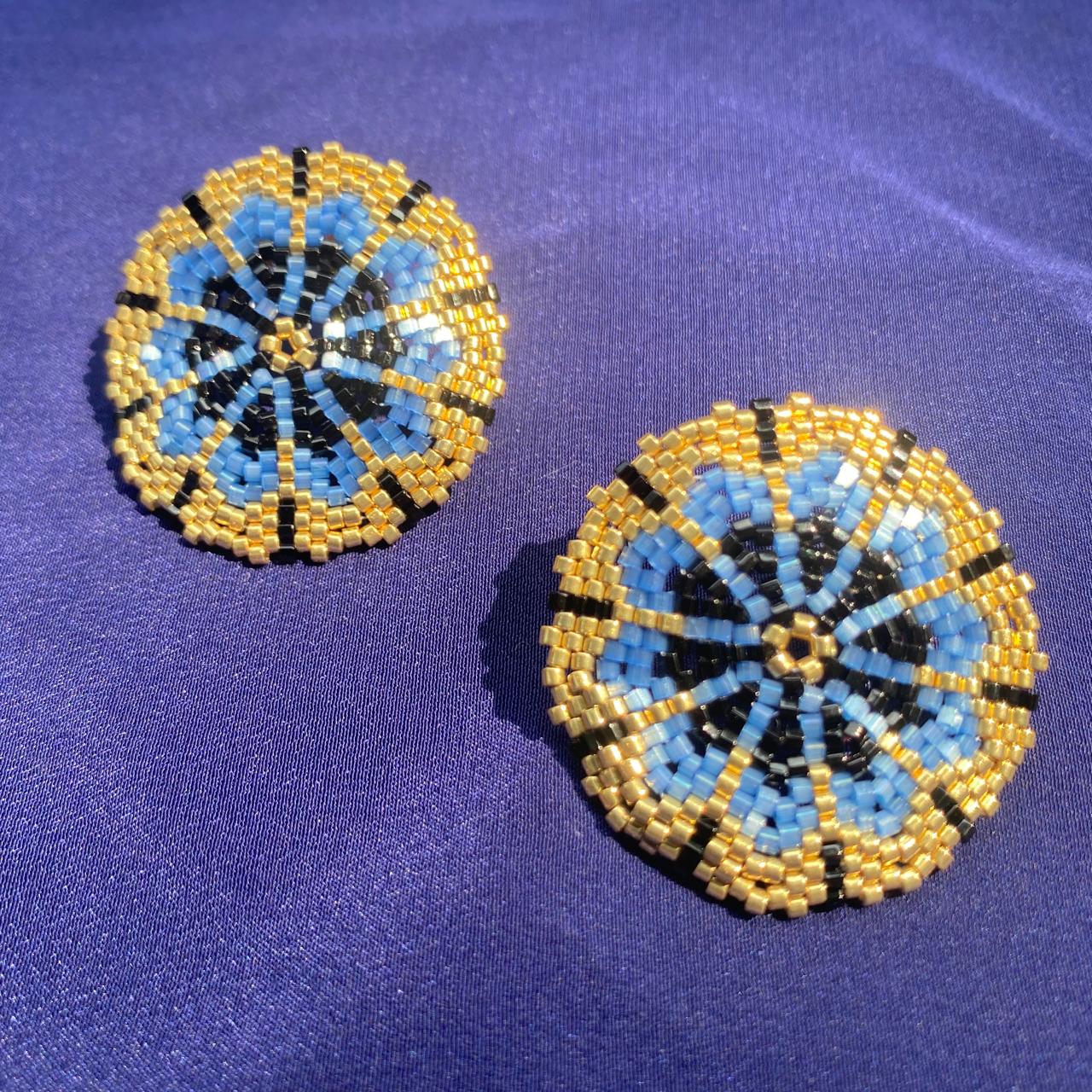 Aretes Juno Azul Escamas y Negro