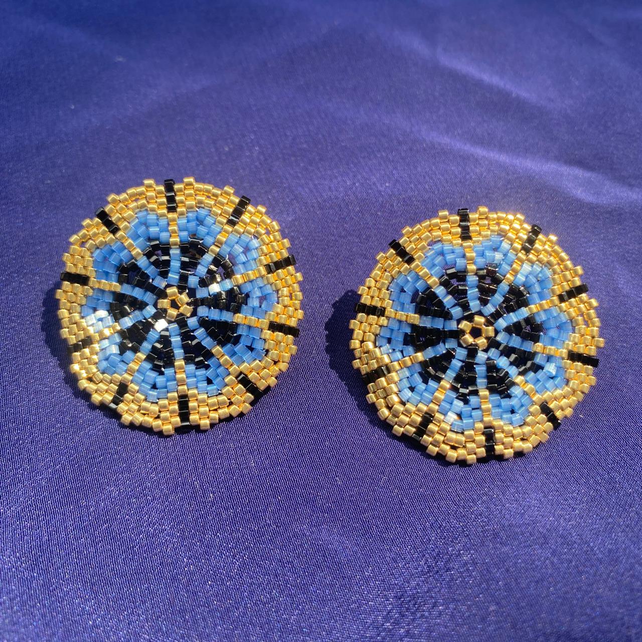 Aretes Juno Azul Escamas y Negro
