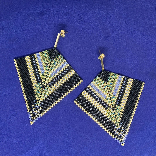 Aretes Penacho Negro y Dorado