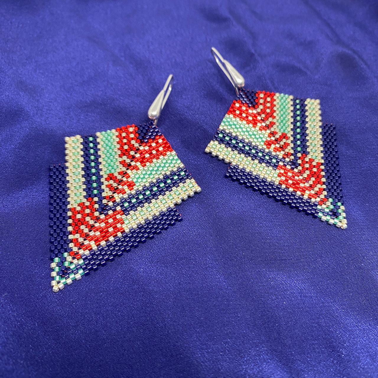 Aretes Penacho Mediano Azul Marino, Rojo, Verde Agua y Plateado